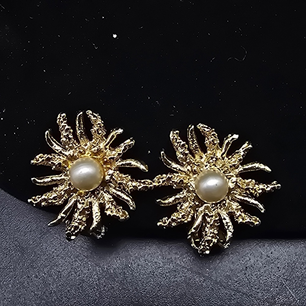Gold Tone Starburst Sun Burst Clip On Earrings Faux Pearl Vintage